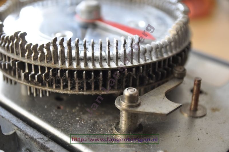 Big Dutchman - Automatic poultry feeder / time switch