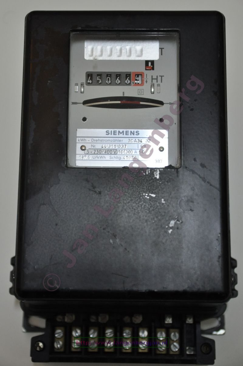 an old Siemens kWh meter / Drehstrohmzahler